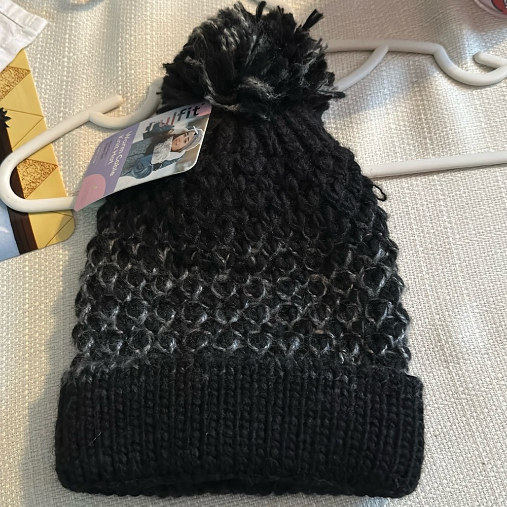 Ladies hat cable knit with Pom Pom
